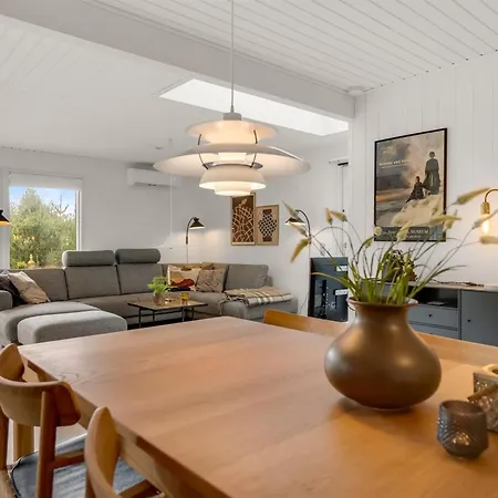 Leonor - 1-8km From The Sea By Interhome *
