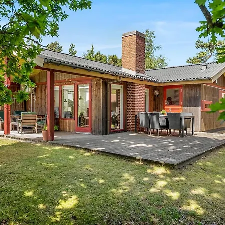 Leonor - 1-8km From The Sea By Interhome *